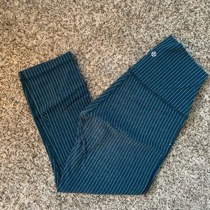 Worn High-Rise Lulu Luon Capri Wunder Unders